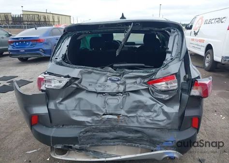 2022 Ford Escape S z USA, uszkodzony, nr VIN 1FMCU0F65NUA12671